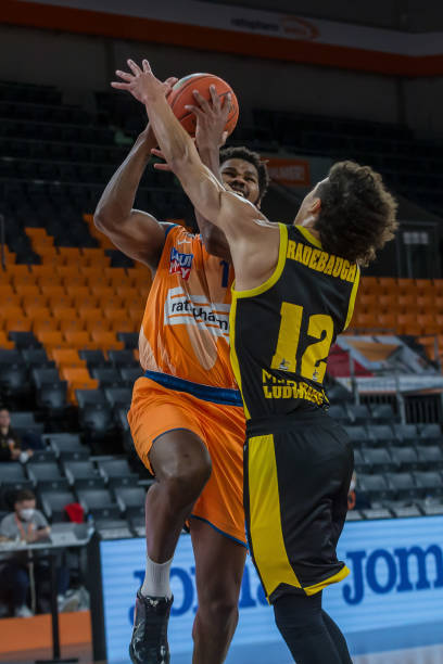 通过发球旋 通过发球旋