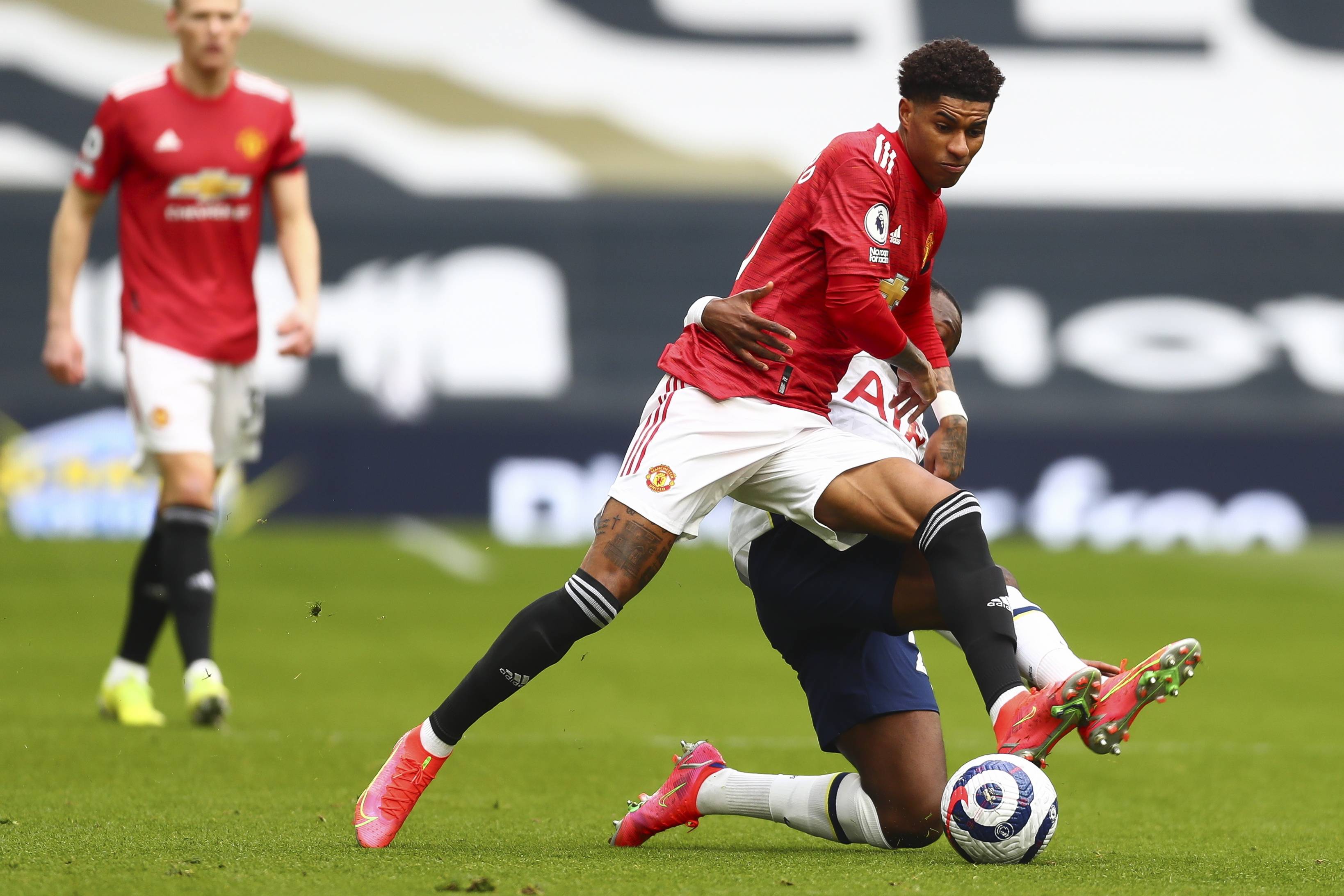 两人之间深 两人之间深