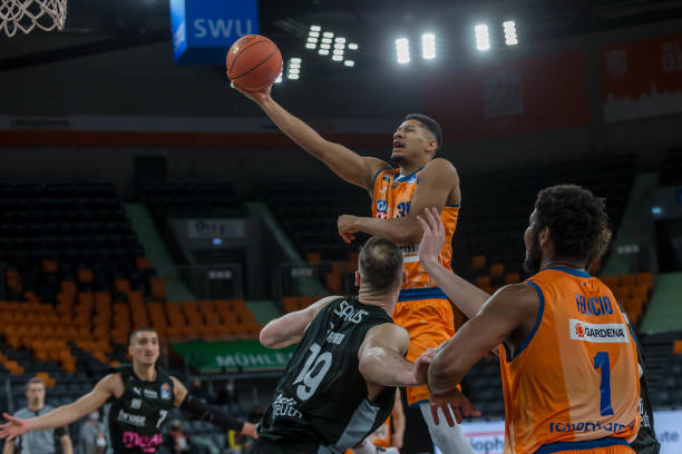 让他的篮球 让他的篮球